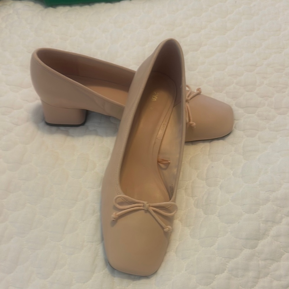 Zara leather bow pump